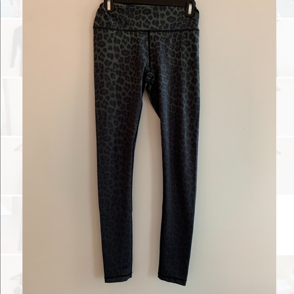 Workout leggings by VIE ACTIVEWEAR